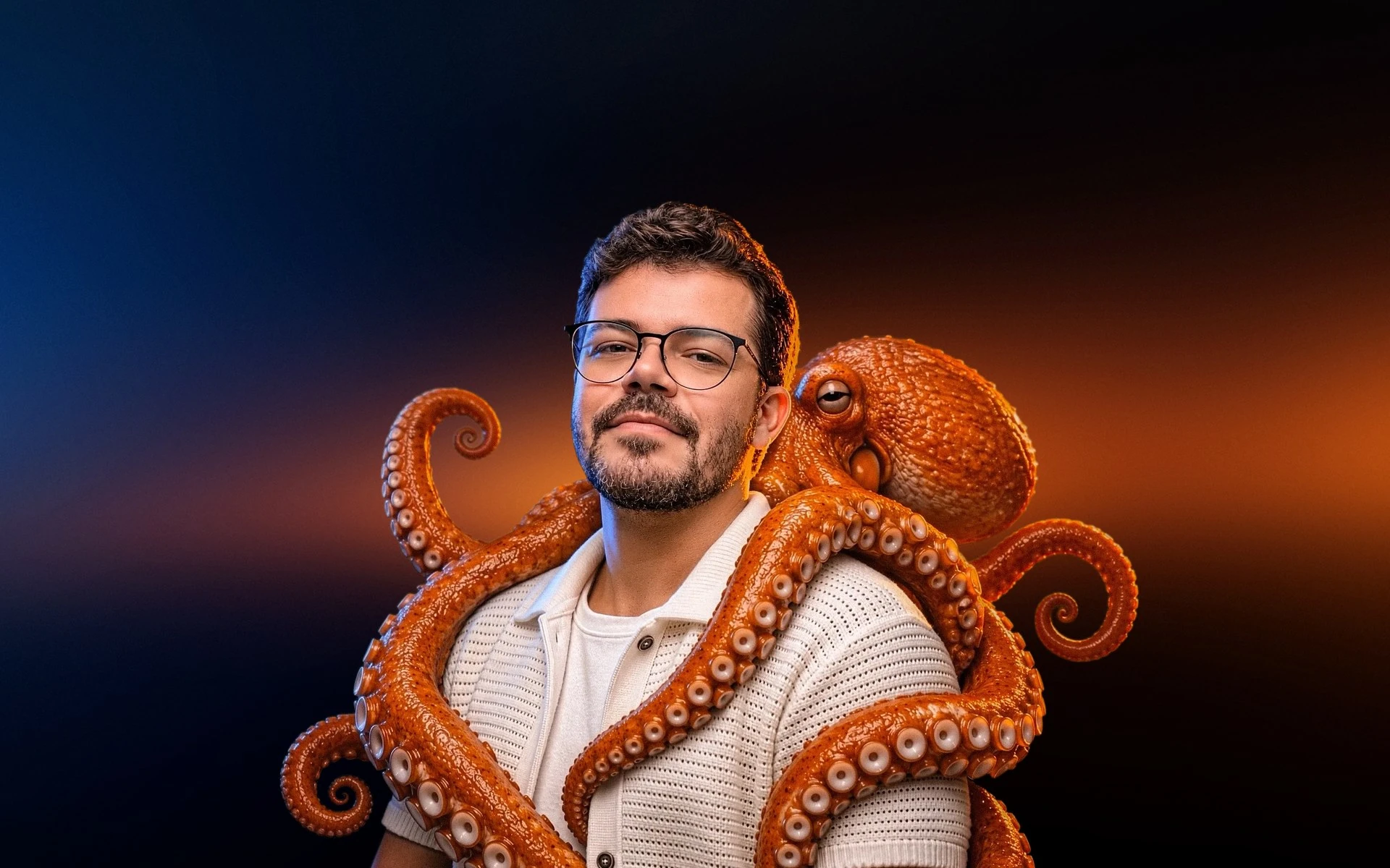 Wherlom Almeida com um polvo laranja sobre os ombros